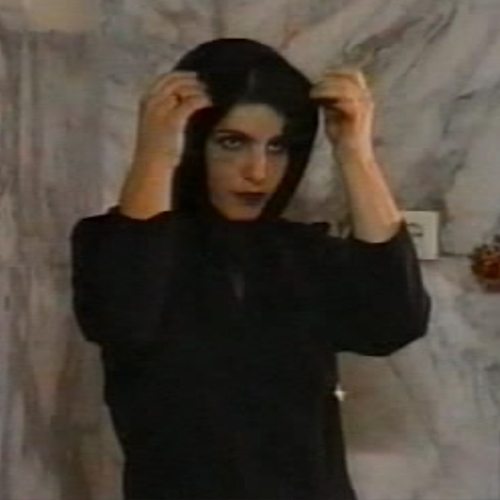 فقط یک زن